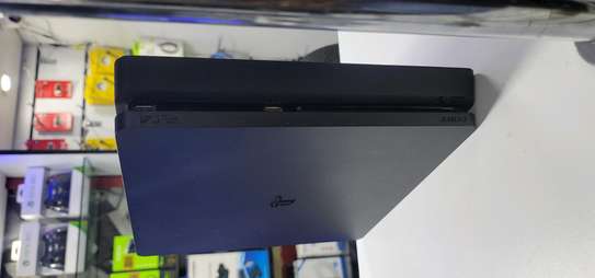 Playstation 4 used in perfect condition image 2