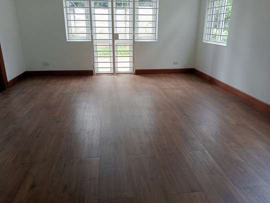 5 Bed House at Rosslyn Lone Tree image 7