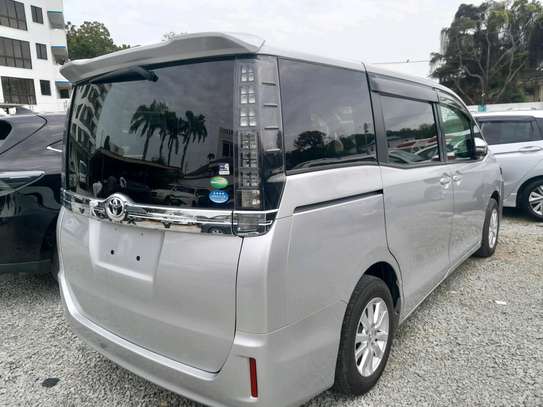 Toyota Voxy silver 2016 2wd image 9