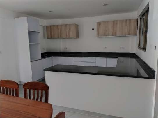 3 Bed Apartment with En Suite at Vihiga Rd image 1