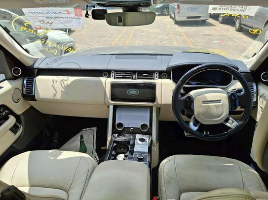 Land Rover Vogue Blue 4x4 2018 image 12