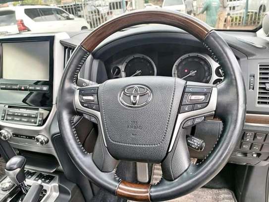 2018 Toyota land cruiser ZX V8 PETROL in Kenya image 3