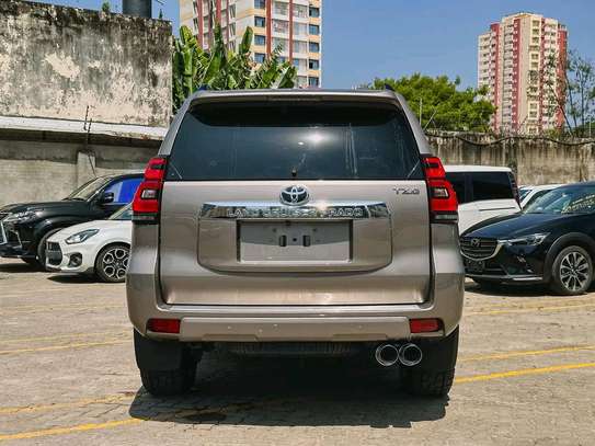 Toyota land cruiser Prado TZG Gold 2019 image 12