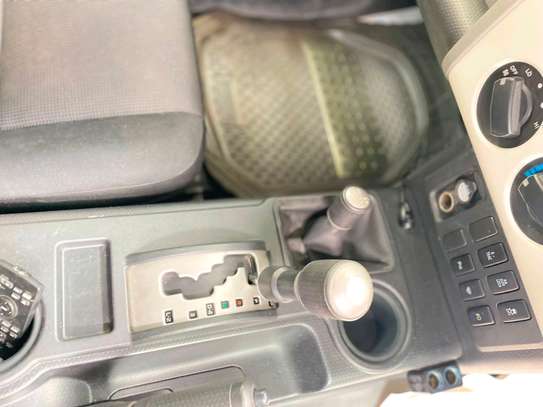 TOYOTA FJ CRUISER 2013MODEL PETROL image 9