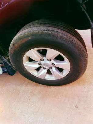 Toyota land cruiser prado petrol TX Black 2017 . image 9