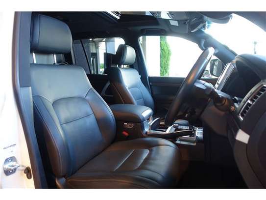 2020 TOYOTA LANDCRUISER image 8