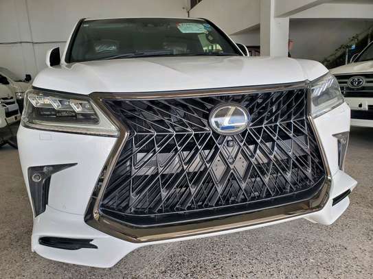 Lexus lX 570 image 6