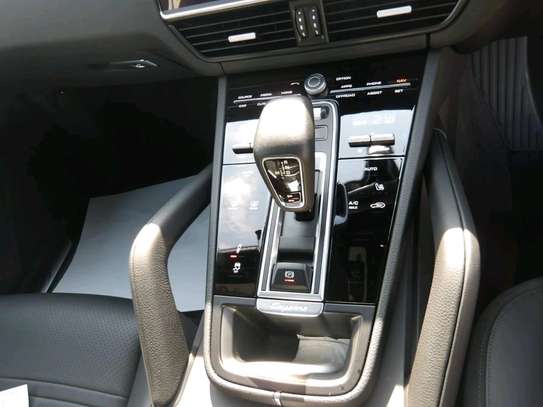2020 Porsche cayenne S coupe image 9