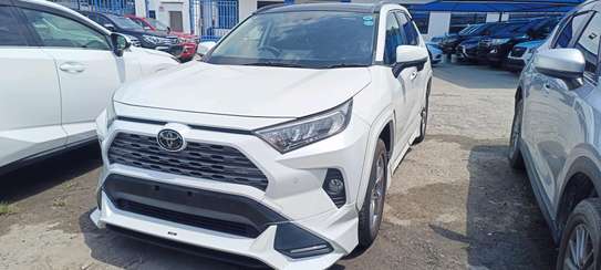 Toyota Rav4 White 2019 2WD image 2