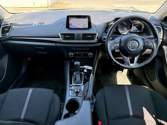 Mazda Axela image 3