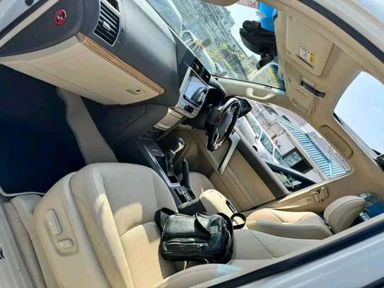 Toyota landcruiser Prado TXL image 2