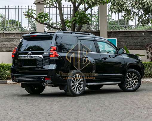 2020 Toyota LandCruiser Prado TZ-G image 3