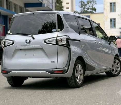 Toyota sienta hybrid silver image 4