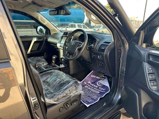 Toyota Land Cruiser 4x4 Dark Grey Off-Road SUV 2019 image 2