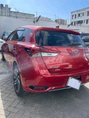Toyota auris hybrid image 8