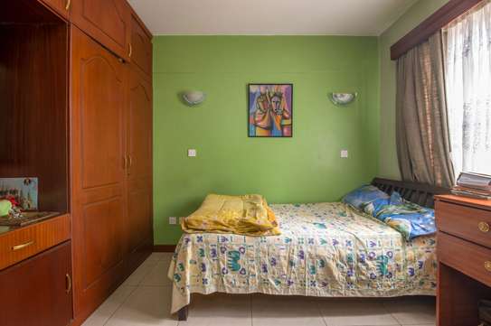 3 Bed Apartment with En Suite in Parklands image 12