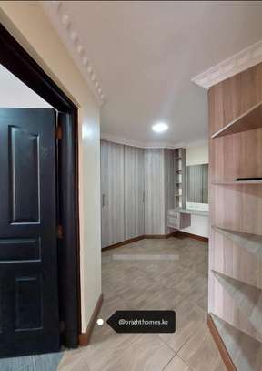 5 Bed Townhouse with En Suite in Lavington image 3