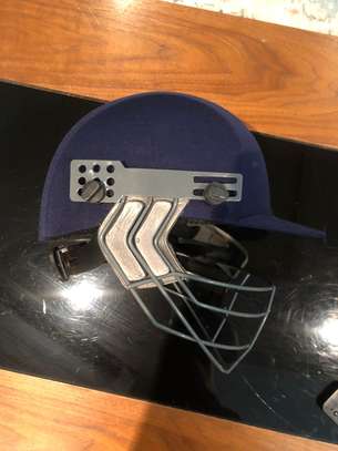 Cricket helmet and leg batting pad (small) image 7