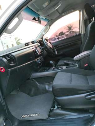 TOYOTA HILUX DOUBLE CABIN 2019 image 9