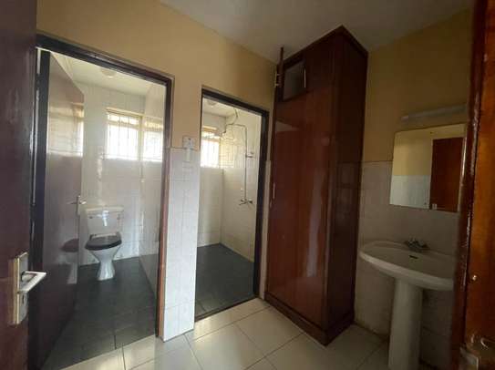 4 Bed Apartment with Balcony in Kilimani image 14