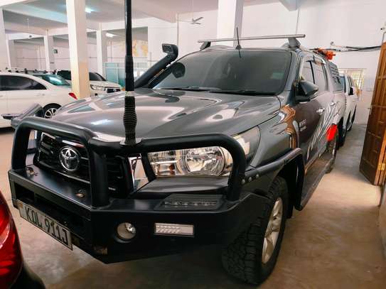 Toyota Hilux double cabin 2016 Slightly used image 2