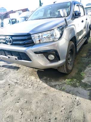 Toyota Hilux 2018car image 6