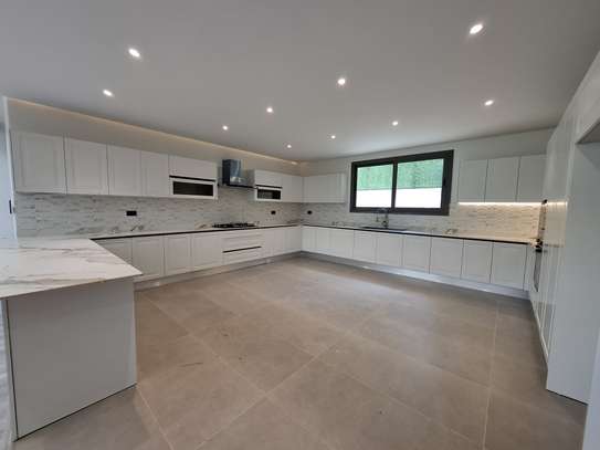 5 Bed Townhouse with En Suite in Lavington image 23