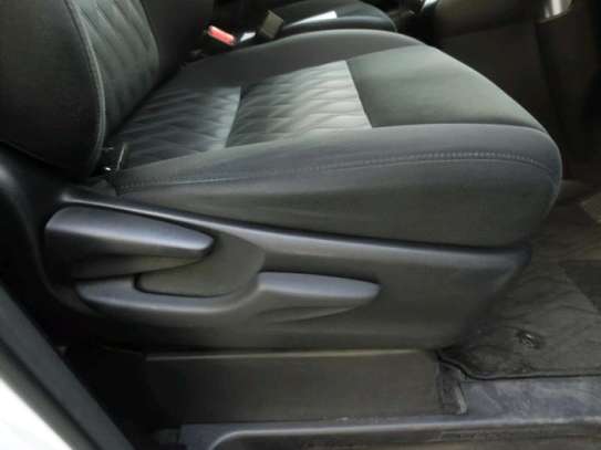 Toyota VELLFIRE image 13