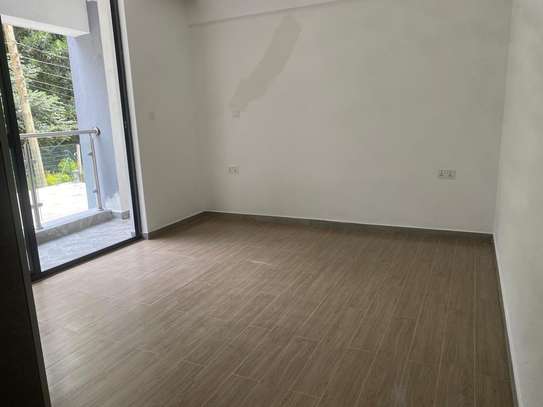 Serviced 2 Bed Apartment with En Suite at Riverside Drive image 12