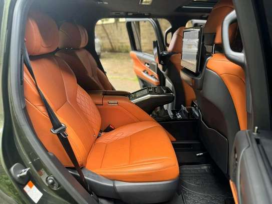 2024 Lexus LX600 VIP edition image 9