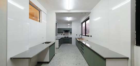 4 Bed Apartment with En Suite in Spring Valley image 44