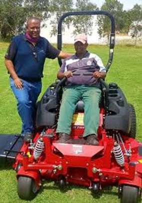 Hire the best lawnmower repair specialists - in Nairobi image 1