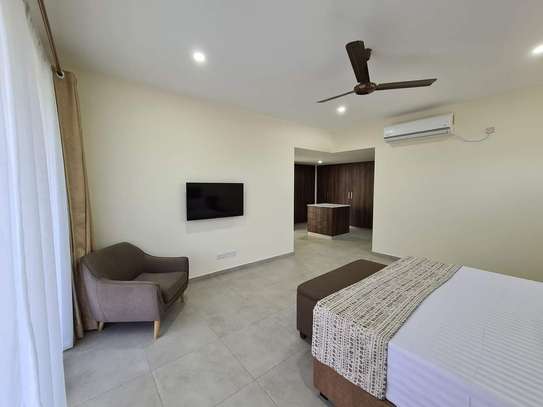 Serviced 3 Bed Apartment with En Suite at Serena image 7