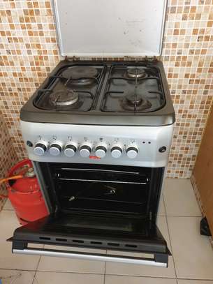 Slightly used VON hotpoint gas cooker image 7