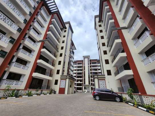 3 Bed Apartment with En Suite at Links Road image 1