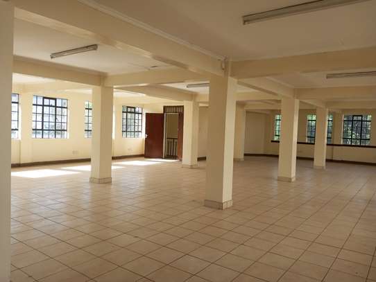 2,400 ft² Office with Parking in Westlands Area image 4
