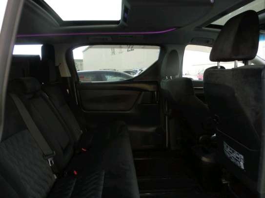 Toyota VELLFIRE image 10