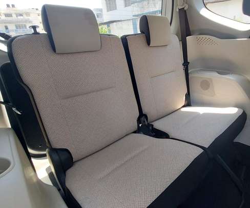 Toyota Sienta 2018 Non hybrid image 8