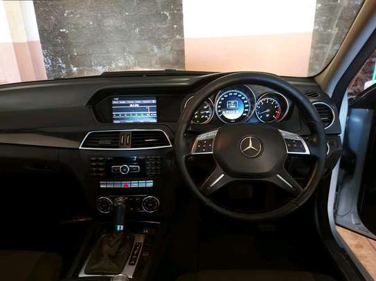 Mercedes benz C 200 image 5