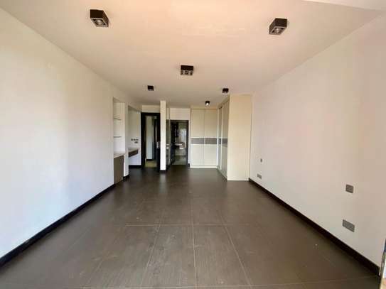 3 Bed Apartment with En Suite in Riverside image 9