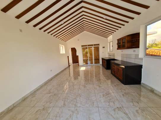 1 Bed Apartment with En Suite in Nyali Area image 9
