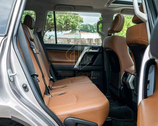 2022 Toyota land cruiser Prado TXL image 4