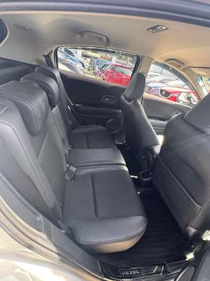 Honda vezel Hybrid white 2018 image 8