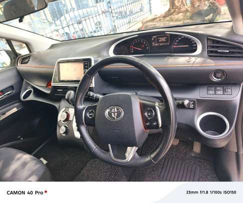Toyota auris used image 4