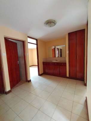 3 Bed Apartment with En Suite in Kilimani image 11