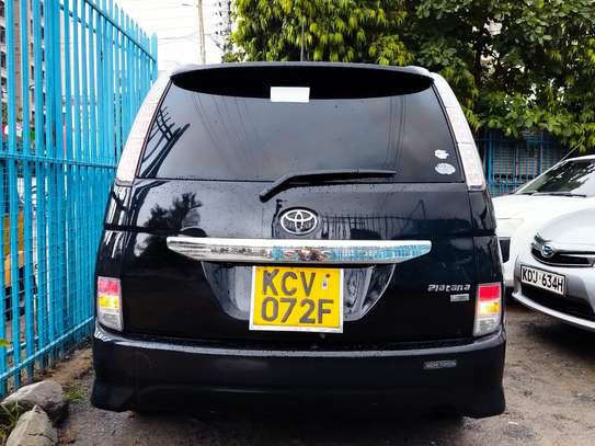 Toyota ISIS image 2