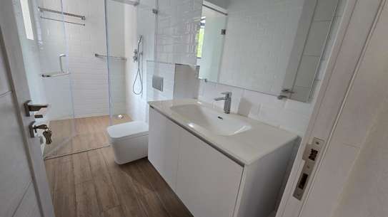 1 Bed Apartment with En Suite in Lavington image 7