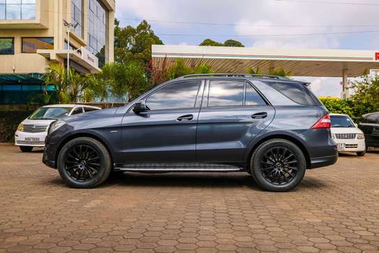 2012 Mercedes-Benz M-Class ML350 BlueTEC image 7