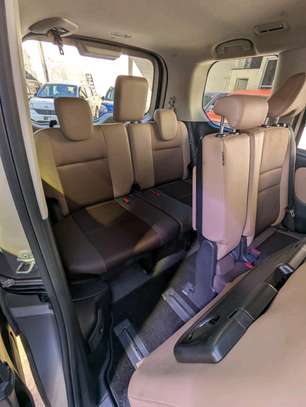 Nissan Serena hybrid. image 1