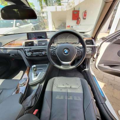BMW 320i image 5